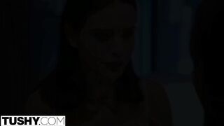 Lana Rhoades seggét egy néger manus reszeli