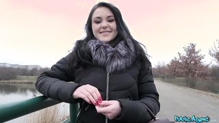 Orosz tini kiscsaj pénzért szexel
