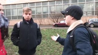 Tini nőcit a haverjai dugják meg