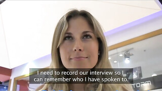 Jennifer pénzért a verdában dug