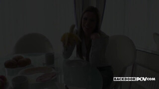 Its POV - Athina Love a magyar pornófilmes hölgyemény popsiba tolva