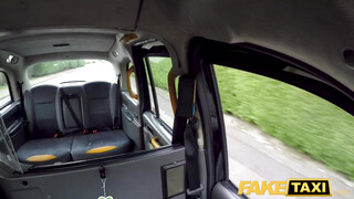 Fake Taxi - Alice Judge popóba tolva a taxiban