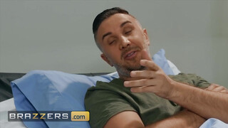 Brazzers - Savannah Bond az óriás keblű nővérke