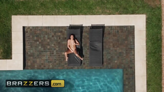 BRAZZERS - Jolee Love a méretes csöcsű fiatal kiscsaj