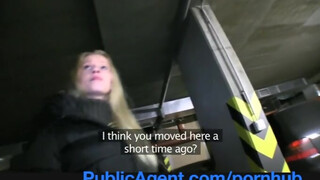 PublicAgent - Bella Karina a méretes cicis világos szőke