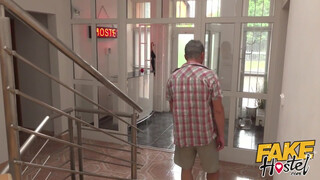 Fake Hostel - Fiatal turista csajszi punciba kefélve