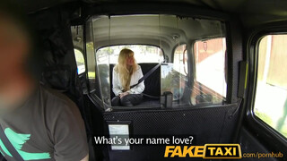 FakeTaxi szőrös puncis vörös hölgyemény