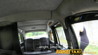 FakeTaxi - isteni testű világos szőke lány szeret szexelni