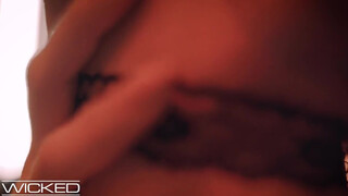 Wicked - Emily Willis popóba is szereti