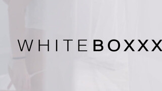 WhiteBoxxx - Nelly Kent a méretes cickós román lány