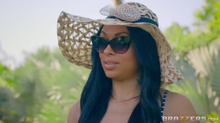 Bethany Benz a dugásmániás kolumbiai milf - Brazzers