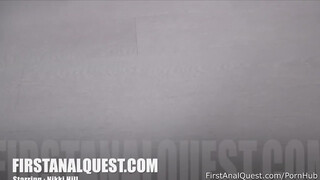 Nikki Hill méretes feneke meghágva - First Anal Quest