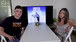 Tini kicsike csöcsű kisasszony és a tetovált krapek - Hot Guys Fuck