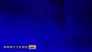 Brazzers - Cherie Deville seggluka is megdöngetve