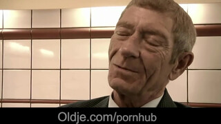 Magyar pornósztár spiné dug idős krapekkal - Oldje