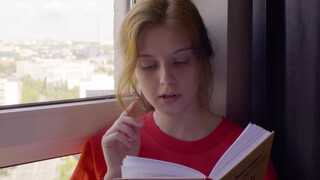 ULTRAFILMS - fullos tini lány begerjed egy könyvre