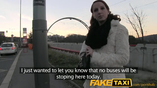 FakeTaxi - Fiatal ápoló picsa szexel a taxiban