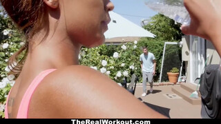 TheRealWorkout - csoki fullos fitness vlogger videója