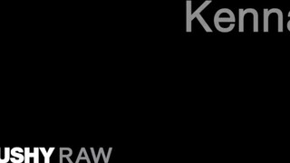 TUSHYRAW - Kenna James szűk feneke bekúrva