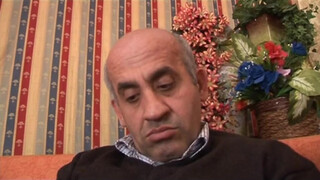 Idős csávó faszára rácuppan a tini bige