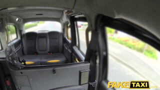 Fake Taxi - Méretes picsájú latina milf seggbe kúrva