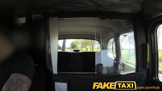 FakeTaxi - ártatlan pici tini csajszi és a vastag fütykös