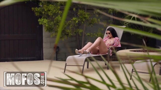 MOFOS - LaSirena69 a hatalmas kannás latina nőci