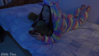 Gamer latina csajszi popsiba dugva