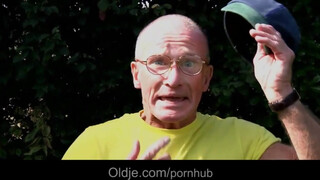 Idős tata hátsó bejáratba keféli a fullos tinit