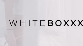 WHITEBOXXX - a rendes hölgyemény megoszotik a faszon