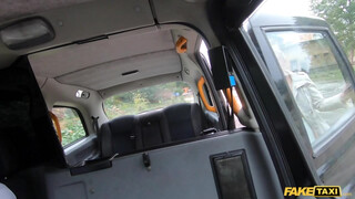 Fake Taxi - Cuki hölgyemény szexelni akar a taxiban