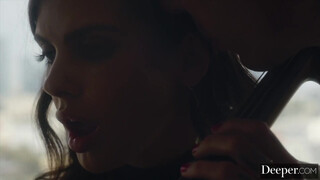 Deeper - Keisha Grey a méretes cicis fiatal picsa