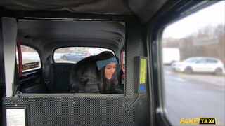Fake Taxi - Capri Lmonde a fullos barna csajszi