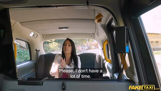 Fake Taxi - Megan Fiore a szexy hatalmas kannás picsa