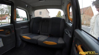 Fake Taxi - Vile Vixen jól cidázza a faszt