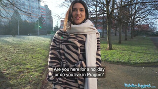 Public Agent - Lena Coxx borotvált muffja megkúrva