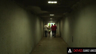 DevilsGangbangs - Kolumbiai milf csoport szex baszása