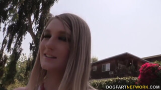 Summer Carter a cuki világos szőke kiscsaj