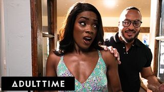 Unatkozó feleség Ana Foxxx párnán közösül és megdugja szerető férje!