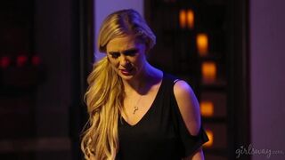 Cherie Deville és Mercedes Carrera forró leszbi fetis kalandja