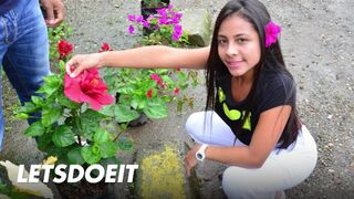 A barna hajú latin amerikai milf-et utcai vadászatban szerezzük be mély dugásra