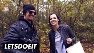 Hatalmas csöcsű néger hajú német lány felvétel a hatalmas kombiban vad baszásra
