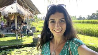 Tini bige spermaarcú carbonaraevéssel a nyilvános kávézóban