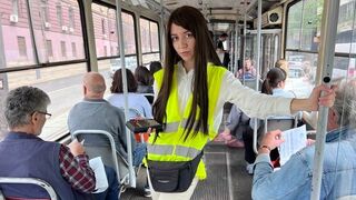 Buszvezető picsa megváltoztatja az életét és megdugja az utast