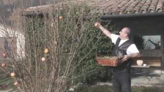 Izgató világos szőke tini amatőr análba rakva és szájba lőve nagy farasszal