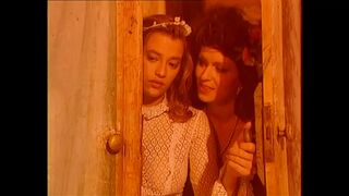 Hatalmas kannás csajok könyörtelenül cidázzák és lovagolják a vastag farkakat retro válogatásban