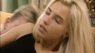 Timea Margot hatalmas kárót kap a retro Lover's Lane legelső epizódjában